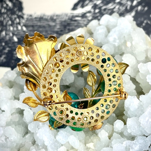 💚 Vintage Aurora Borealis 💚 Mid Century Gold Green Glass Brooch Flower Wreath - Picture 3 of 4